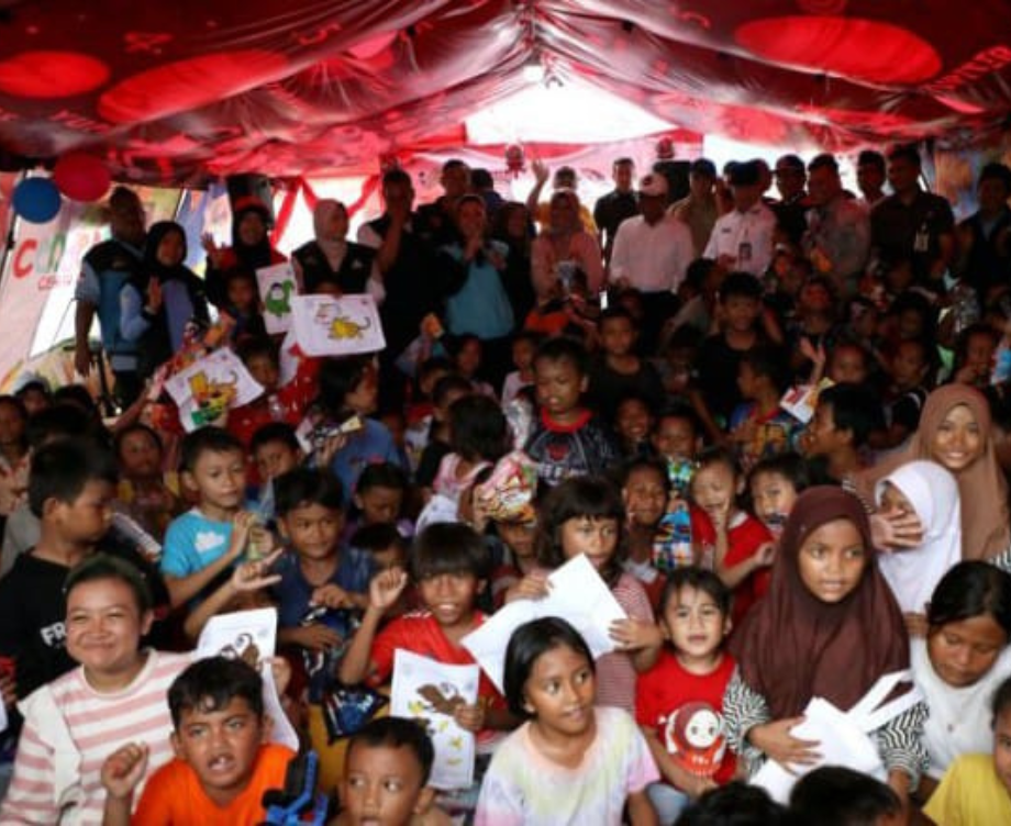 Menko PMK Didampingi Pj Gubernur DKI Kunjungi Posko Pengungsian Kebakaran Kemayoran