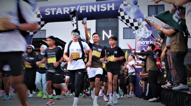 Suasana pelepasan peserta 5K More Run More Fun di halaman Aston Serang Hotel & Convention Center, Minggu 16 Februari 2025.