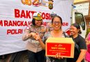 Polda Bali Bagikan 300 Paket Sembako Di Pasar Kumbasari