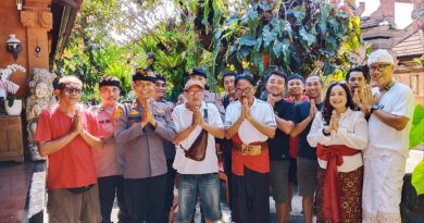 Momentum Hari Bhayangkara ke -80 dan Galungan-Kuningan, Kapolsek Dentim Kunjungi Tokoh Puri Ageng Pemayun Kesiman