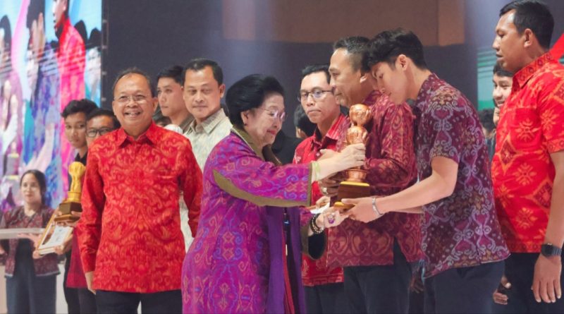 Megawati Soekarnoputri Dan Gubernur Bali Hadiri Penutupan Bulan Bung Karno Di Bali