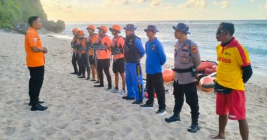 Tim SAR Gabungan Intensifkan Pencarian Dua Korban Terseret Arus Di Pantai Green Bowl