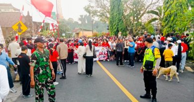 Jalan Sehat HUT RI ke-81, Bhabinkamtibmas Kawal 500 Warga Banjar Lebah