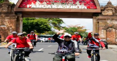 Sambil Bersepeda Bupati Sanjaya Pantau Pembangunan Singasana
